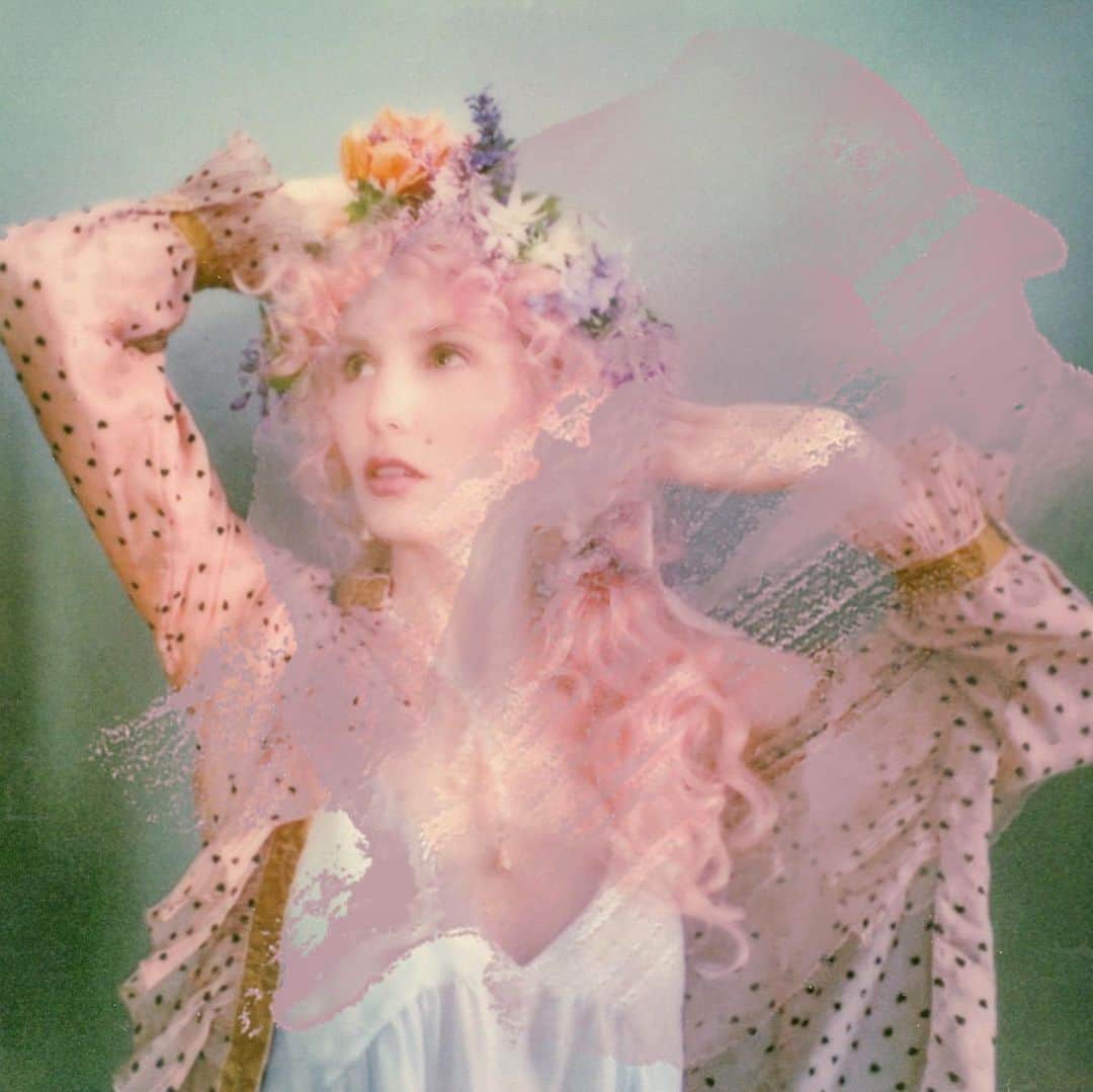 オードリー・キッチングさんのインスタグラム写真 - (オードリー・キッチングInstagram)「Shinrin-yoku 森林浴, oolong tea, plum blossom incense and plant based perfume sampling. @brunoroids」5月31日 2時11分 - akitching