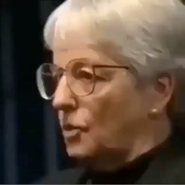 アリー・エックスのインスタグラム：「I am sorry I haven’t posted this week. The truth is I have been feeling ashamed. I feel ashamed of my privilege. My lack of understanding of what it’s like to be black in America. I feel so disgusted at the acts committed that I’m almost confused at how and why they are happening. This just shows my ignorance about how systemic and complex racism is. This time I want to be completely honest with myself. Not just repost trending hashtags with good intentions. It’s time that all of us well-meaning, liberal, ‘woke’ activist, anti trump, rainbow flag waving white folks really really look at ourselves and what we are doing to help black people in America. What are we actually doing ? Having black friends does not excuse you. Listening to black music, watching black films,  wearing black fashion is great. It is not enough. If you are white and believe in true equality you have a greater responsibility. We have a chance right now to change. I’m sorry. I promise to do better.」