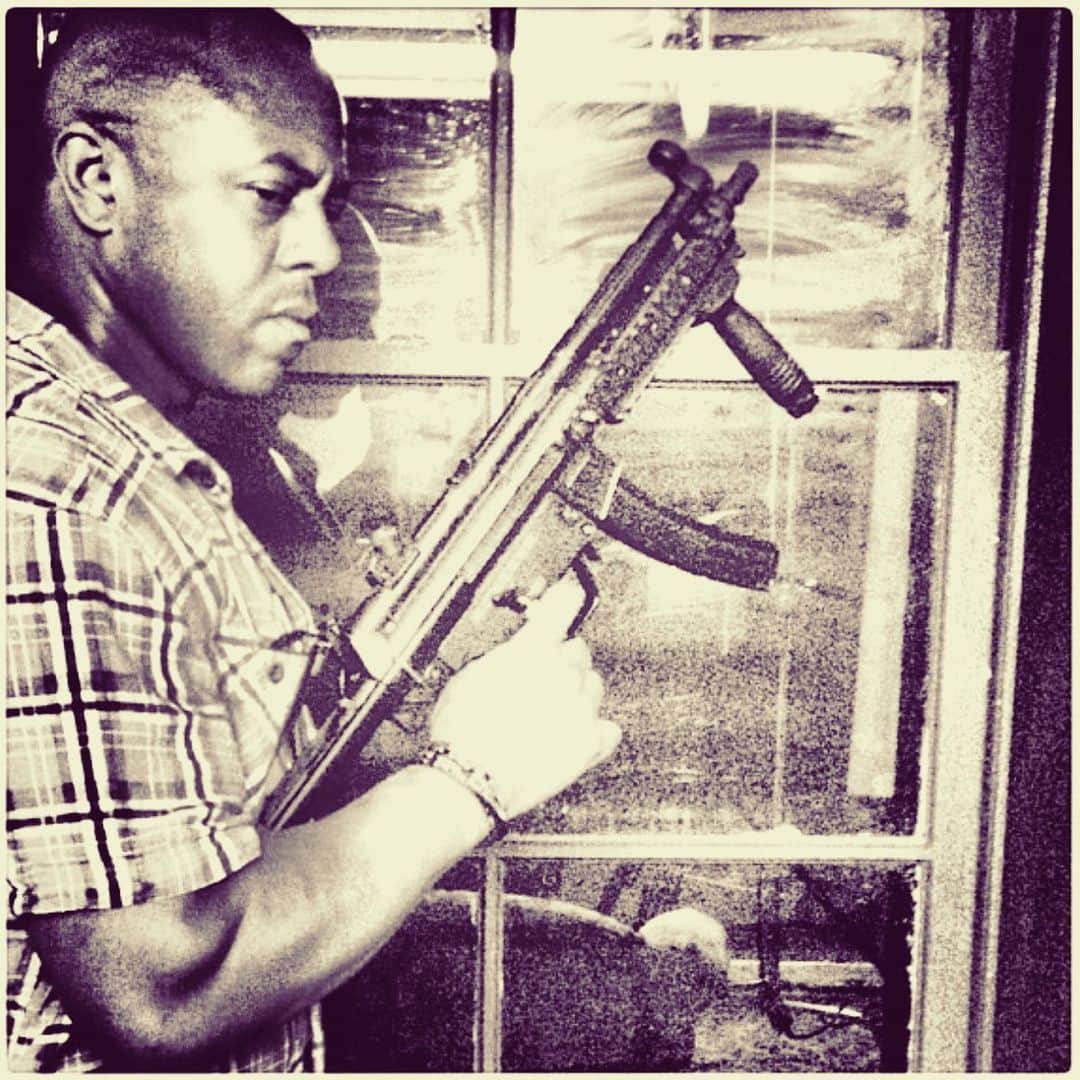 ロックモンド・ダンバーのインスタグラム：「#endracism #byanymeansnecessary」