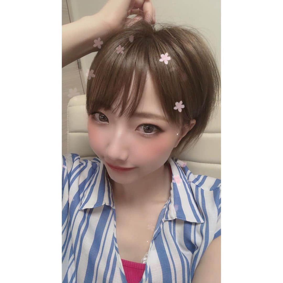 村本れいのインスタグラム：「‪2週間に及ぶ　LOVE vs money event‬﻿ ‪応援ありがとうございました！‬﻿ ﻿ ‪最終、28位でしたがとても楽しい時間でしたー！‬﻿ ﻿ ‪新しく出会ってくださった方も‬﻿ ‪前から知ってくれてる方も‬﻿ ﻿ ‪大切な時間をありがとう❤️‬﻿ ﻿ ﻿ ‪6月はまったり仲間を増やしたい♫‬﻿ ﻿ ﻿ ﻿ #17live #シンガーソングライター　#撮影モデル﻿ #女性経営者　#セクシーな体になりたい﻿ #ママライバー　#ママモデル #黒棒　にハマってる﻿ #160cm #ショートヘア　#ショートボブ　#ショート女子　#ゴルフ女子 #⛳️バカ　#ゴルフ練習中　#都内ママ　#令和ベビー　#男の子ママ　#やんちゃボーイ　#セルフィー　#ulike」