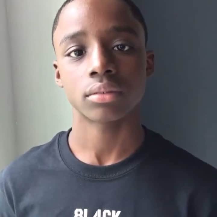 Mali-Koa Hoodのインスタグラム：「As people of privilege we can’t continue to be passive. We need to join the conversation and stand alongside our black communities. We can only be better once we are willing to step out of our default space of power. #georgefloyd #blacklivesmatter @keedronbryant」