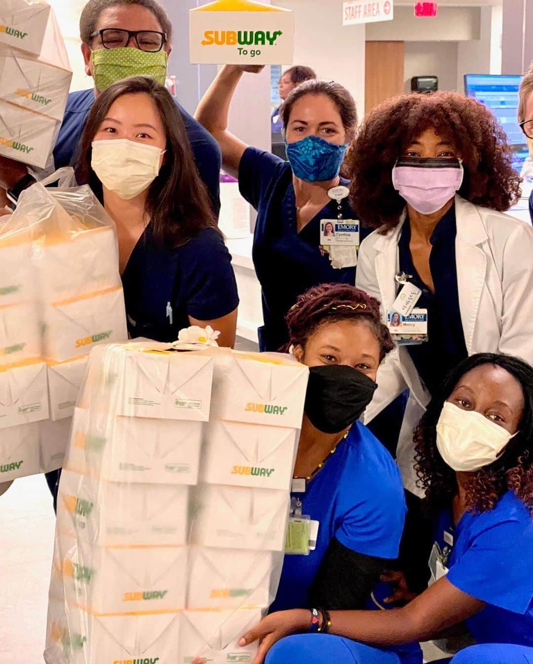 NE-YOさんのインスタグラム写真 - (NE-YOInstagram)「I’m grateful to @postmates and @feedheronurses for allowing me the opportunity to send dinner to the front line nurses at Emory Hospital last night. 🙏🏾 I appreciate you so much and the sacrifices you are making for my family and everyone in the community. It’s crazy that we live in a world where doing the right thing is no longer the norm. The fact that you’re sacrificing your own well being and time with your families to help serve others during this time is incredible. THANK YOU.」5月31日 3時02分 - neyo