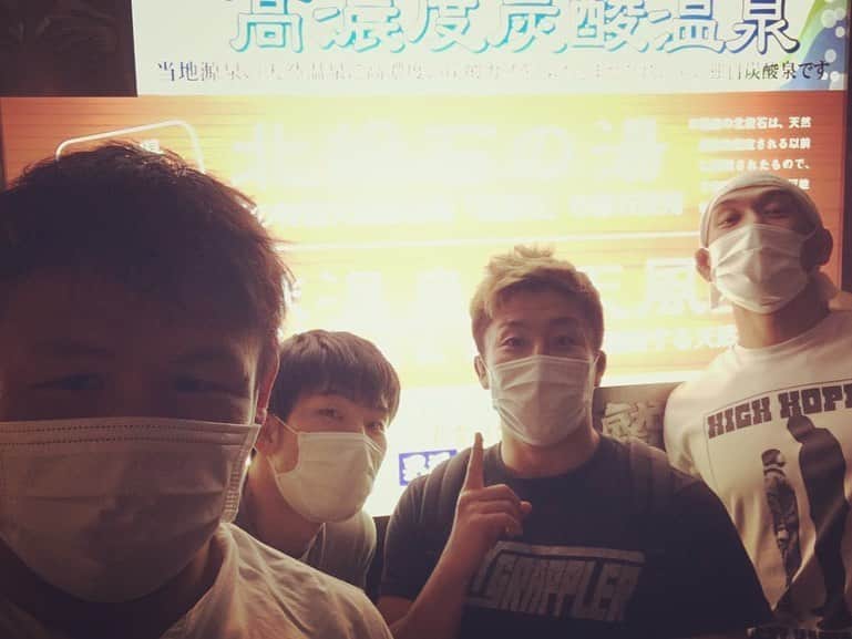 北岡悟さんのインスタグラム写真 - (北岡悟Instagram)「5/30土曜のパンクラスイズムMMA 選手練習、ビシッと集中して一週間最後の練習無事終えてから、川村大谷矢澤と♨️画像3枚目 サウナ12分→水風呂→炭酸泉40分→水風呂🏆🏆🏆 #風呂は命の洗濯よ #鷲の湯  その後東京は大塚駅から秒の、DAIMON SHOTのオープニングに瞬間的に顔出して来ました🍷 #北岡悟はノンアルコール リアル同級生えーちゃん、新しいこと始めるのは本当にチャレンジだと思うし、今の俺にはクソ分かるよ😫 また一緒にお風呂行こう！♨️ #石川英司 #DAIMONSHOT」5月31日 3時17分 - lotuskitaoka