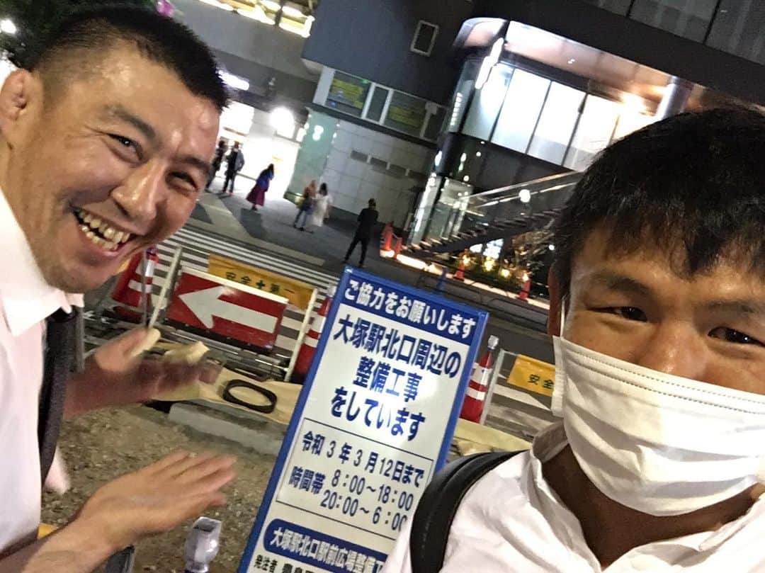 北岡悟さんのインスタグラム写真 - (北岡悟Instagram)「5/30土曜のパンクラスイズムMMA 選手練習、ビシッと集中して一週間最後の練習無事終えてから、川村大谷矢澤と♨️画像3枚目 サウナ12分→水風呂→炭酸泉40分→水風呂🏆🏆🏆 #風呂は命の洗濯よ #鷲の湯  その後東京は大塚駅から秒の、DAIMON SHOTのオープニングに瞬間的に顔出して来ました🍷 #北岡悟はノンアルコール リアル同級生えーちゃん、新しいこと始めるのは本当にチャレンジだと思うし、今の俺にはクソ分かるよ😫 また一緒にお風呂行こう！♨️ #石川英司 #DAIMONSHOT」5月31日 3時17分 - lotuskitaoka