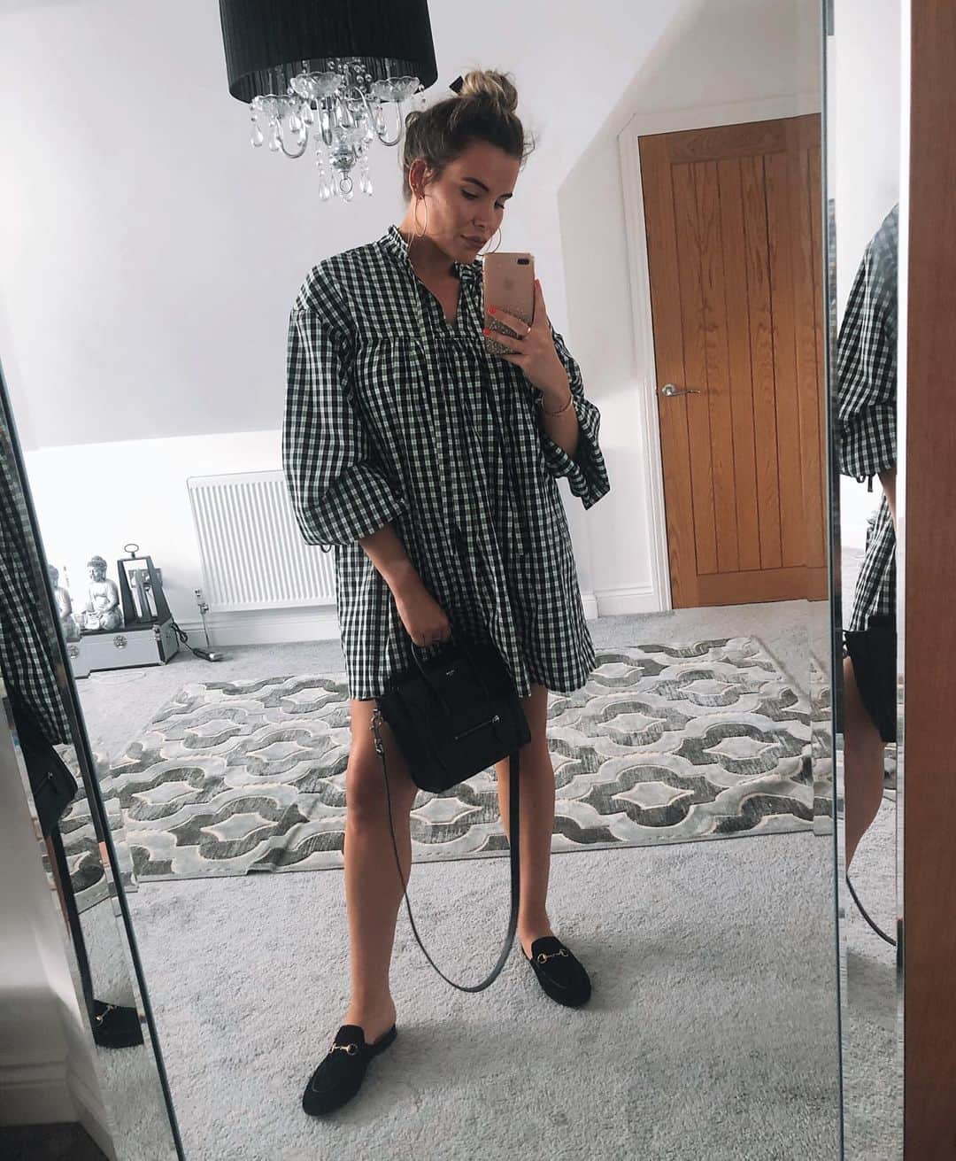 ジョージア・コウソウロウのインスタグラム：「Sometimes girly.. 😝」