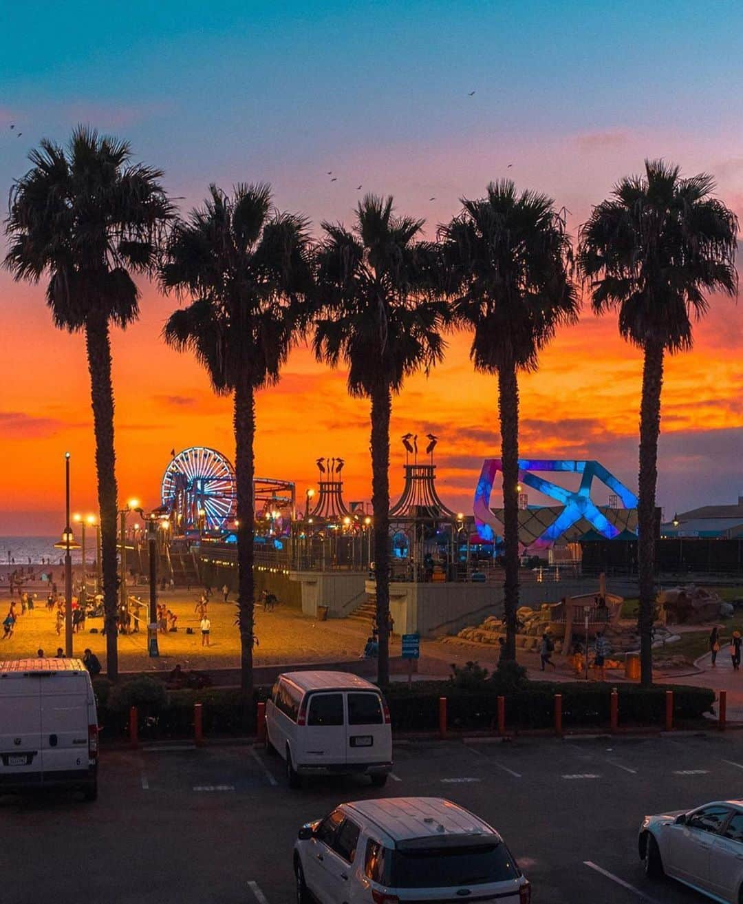 Earth Picsさんのインスタグラム写真 - (Earth PicsInstagram)「Santa Monica California sunsets. Photo by @dest0n」5月31日 3時24分 - earthpix