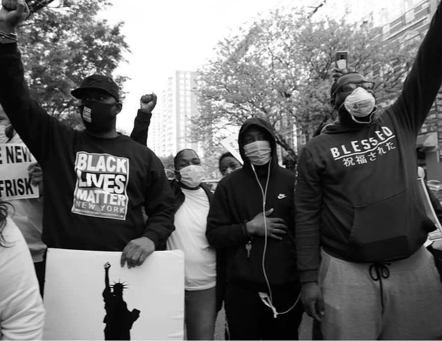 ペイジュ・ライフラーのインスタグラム：「Silence is not an option. The senseless murder of George Floyd by a police officer, the ongoing events in Minneapolis, Breonna Taylor, Tony McDade, Christian Cooper in Central Park and the murder of Ahmaud Arbery in Georgia. These incidents are not “surprising” or “shocking,” they are symptoms of the insidious and systemic racism on which our country was built and through which these injustices are committed and perpetuated  every single day, not just when they happen to be caught on camera. These systems are upheld by inaction, by white silence. We (myself/my non-POC followers) need to acknowledge our privilege and how we continue to benefit from these systems of racism in order to shut them down. We also need to acknowledge the ways we implicitly and explicitly uphold and reinforce these systems every day. Silence is not an option.  Look inwards & educate yourself, educate your family, share, listen, donate, show up, call lawmakers and vote. Most importantly, don’t call the police unless absolutely necessary. They may make YOU feel safe, but that is a privilege of your whiteness that is never afforded to POC. My heart aches for those in pain, for those grieving. We need to do better. Silence is not an option. I urge you to donate if you can: @blackvisionscollective @reclaimtheblock @blklivesmatter @mnfreedomfund」