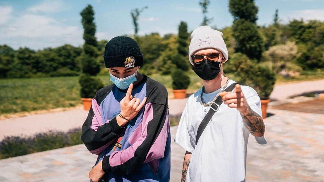 Bars and Melodyさんのインスタグラム写真 - (Bars and MelodyInstagram)「Tomorrow we are performing at @fernsehgarten. Make sure you watch it ¥•¥」5月31日 3時50分 - barsandmelody