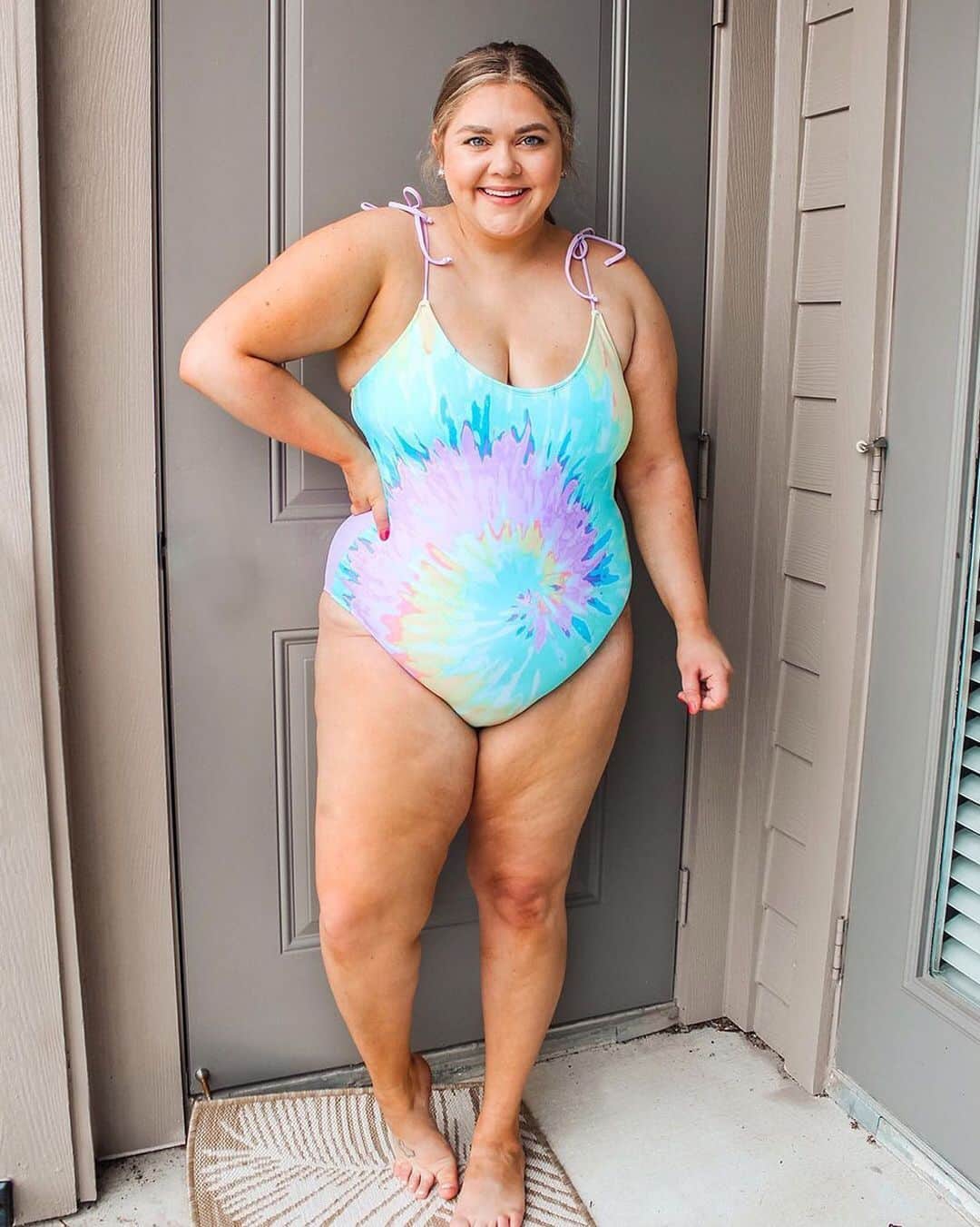 ロック&リパブリックのインスタグラム：「Never enough tie-dye! Share your cute suits with @kohls and #KohlsFinds for a chance to be featured. 📸@keepingitcaitlin #Kohls」