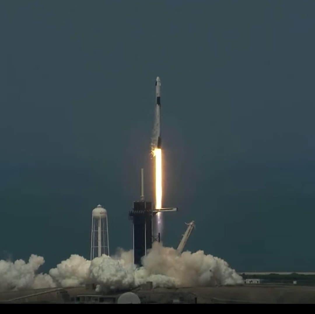 モーガン・キングのインスタグラム：「It’s been 9 years since @nasa American astronauts on an American shuttle on American soil. Today with @spacex we did it. Unbelievable.」