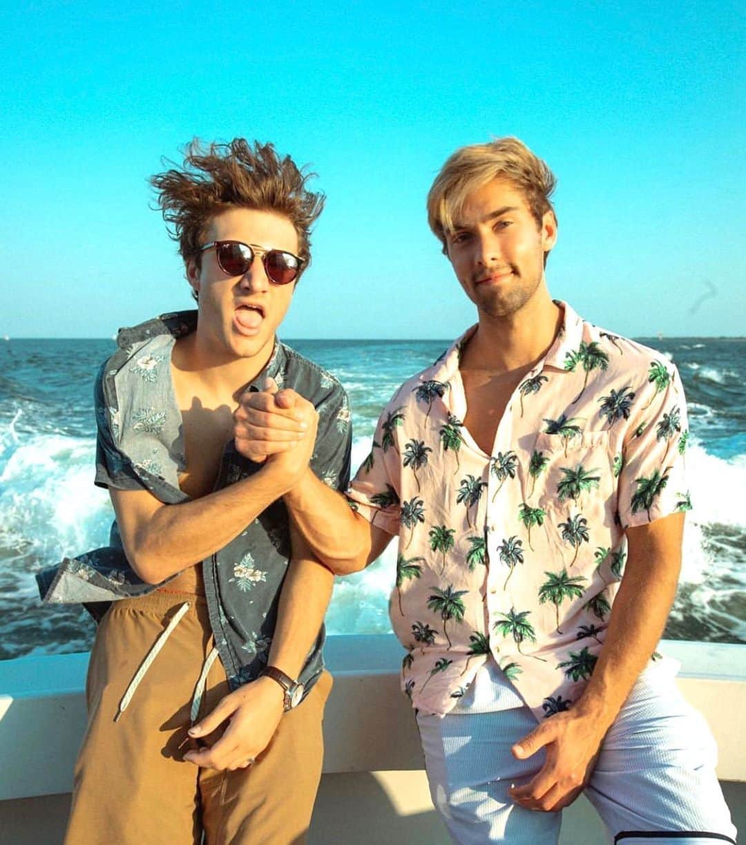 オースティン・ノースのインスタグラム：「HAPPY BIRTHDAY @jakeshort - We met ten years ago & now we are roommates & unashamedly cracking farts after our morning coffees. Love ya bro.」