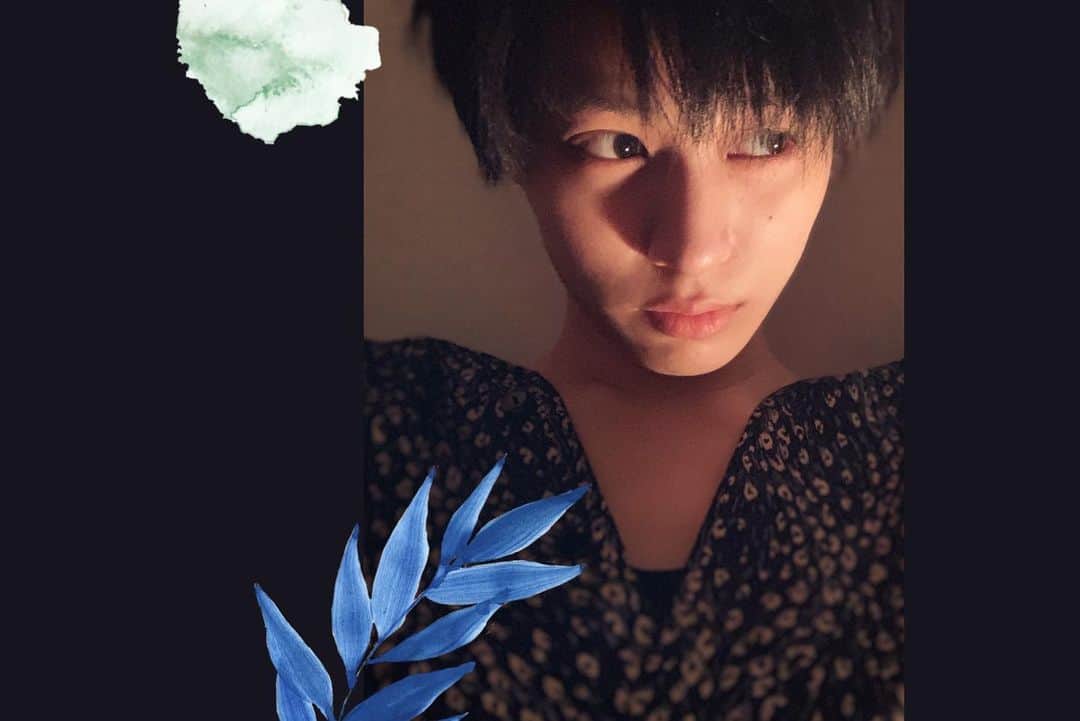 春川芽生のインスタグラム：「ちょっと絵っぽい感じに🖼 １日に6秒くらいは儚い顔できるねん！！！……できてる？？？」