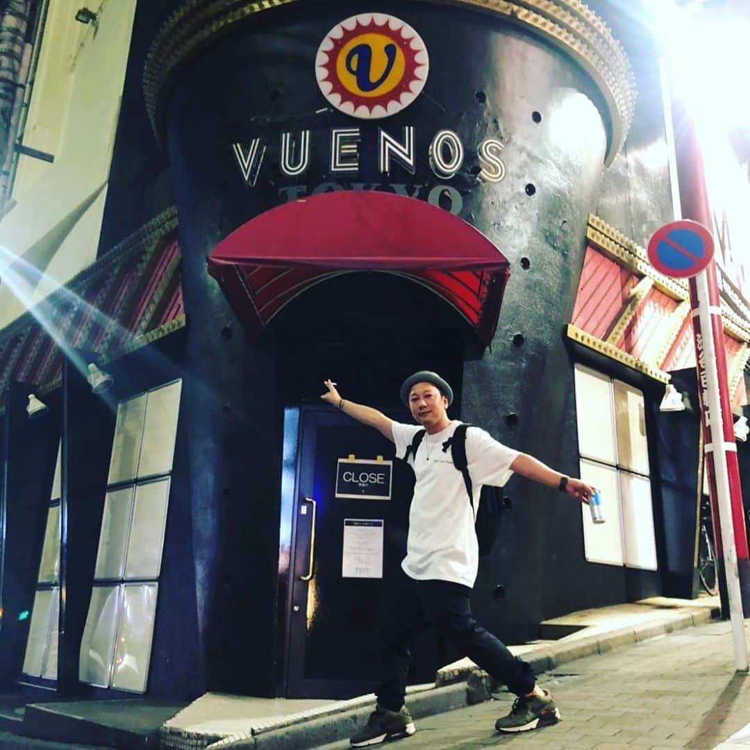 DJ ATSUのインスタグラム：「「VUENOS FINAL」をご覧頂きありがとうございました！　﻿ ﻿ ﻿ 述べ15,000人以上の方がご覧になって下さり、少しでも皆様の胸にVUENOSの思い出を刻めたのではないかと思います。﻿ ﻿ またご協力ご出演頂いたアーティストの皆様、テクニカルサポートしてくれた関係者様、本当にありがとうございました!!﻿ ﻿ やっと少しずつですが、本当に"閉店するんだ"という実感が湧いてきて "VUENOSロス"を感じていますが、やはりポジティブにこれからも活動していければと思っております。﻿ 今後ともご指導ご鞭撻のほど宜しくお願い致します。﻿ ﻿ ﻿ また、当日の映像をスクショしたり録画したりしたデータをまだまだ持ってる方がいらっしゃっいましたら、#Instagram ストーリーズで自分にタグ付けして投稿お願い致します。﻿ アーカイブ代わりに、ハイライトに残したいと思っております。﻿ ﻿ 宜しくお願い致します。﻿ ﻿ ﻿ #THANKS_VUENOS」
