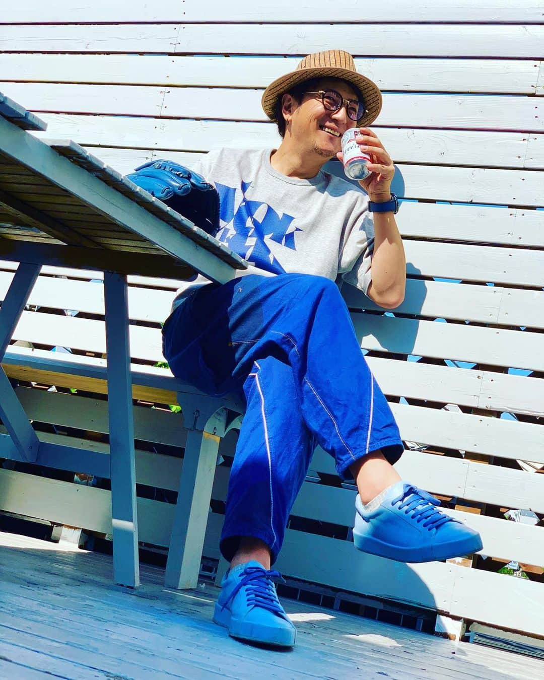 上地雄輔さんのインスタグラム写真 - (上地雄輔Instagram)「私服のバリエーションも尽きてきました💦 #伸びに伸びた #自粛期間 #少しは #暇潰し位になれたのかな #先が見えにくくても #明日から #新しい生活を迎える人も #そろそろ始まる予定の人も #引き続き頑張る人も #みんなの空いた時間や #あなたの暇な時間を #その人自身にとって #必要な時間に成れるよう #ばんがりまふ #頑張んべ #遊助 #キャッチボールコーデ」5月31日 15時34分 - usk_kmj