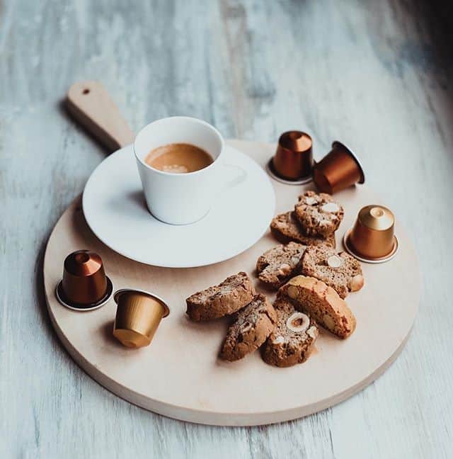 Nespressoさんのインスタグラム写真 - (NespressoInstagram)「To dip or not to dip, that is the question. What about you? Which would you do? Photo by @vika_stalina  #Nespresso #WhatElse #CoffeeLover #CoffeeMoment #Coffee」5月31日 15時59分 - nespresso