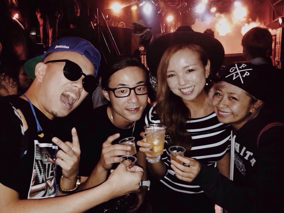 宏実さんのインスタグラム写真 - (宏実Instagram)「#thanks_vuenos たくさんの奇跡をありがとう。たくさんの夢を叶えてくれてありがとう。今夜19時よりYouTubeにてオンラインフェス❗️是非ご覧ください。  #thanks_VUENOS ON LINE FES - J-R&B NIGHT -  日本のR&Bを盛り上げてきたアーティストが続々と登場！一夜限りのSPプログラム。 ○日程：2020.5.31(sun) ○時間：19:00～ ○配信：YouTubeライブ（ https://www.youtube.com/c/VUENOSTOKYO ） 【出演】 AI ECO INA AISHA BananaLemon CIMBA Full Of Harmony HI-D 宏実 伊藤勇樹 from FREAK JASMINE JAY’ED KIRA kyte 草川瞬 LEO Lil’Fang from FAKY LL BROTHERS Lugz&Jera MAY’S Mhiro MIRAI 菜々香 真之介 スズキ SWEEP TSUYOSHI 當山みれい Ymagik (A to Z) 【MC】 ケンイチ（JBS）」5月31日 16時03分 - hiromisrainbow