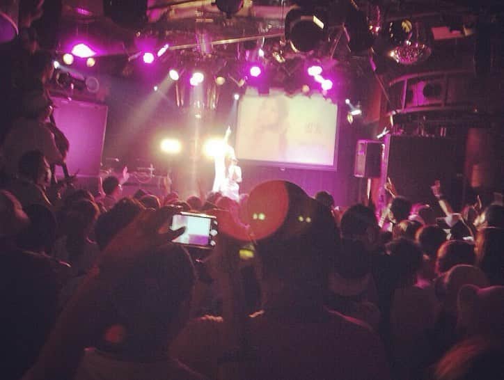 宏実さんのインスタグラム写真 - (宏実Instagram)「#thanks_vuenos たくさんの奇跡をありがとう。たくさんの夢を叶えてくれてありがとう。今夜19時よりYouTubeにてオンラインフェス❗️是非ご覧ください。  #thanks_VUENOS ON LINE FES - J-R&B NIGHT -  日本のR&Bを盛り上げてきたアーティストが続々と登場！一夜限りのSPプログラム。 ○日程：2020.5.31(sun) ○時間：19:00～ ○配信：YouTubeライブ（ https://www.youtube.com/c/VUENOSTOKYO ） 【出演】 AI ECO INA AISHA BananaLemon CIMBA Full Of Harmony HI-D 宏実 伊藤勇樹 from FREAK JASMINE JAY’ED KIRA kyte 草川瞬 LEO Lil’Fang from FAKY LL BROTHERS Lugz&Jera MAY’S Mhiro MIRAI 菜々香 真之介 スズキ SWEEP TSUYOSHI 當山みれい Ymagik (A to Z) 【MC】 ケンイチ（JBS）」5月31日 16時03分 - hiromisrainbow