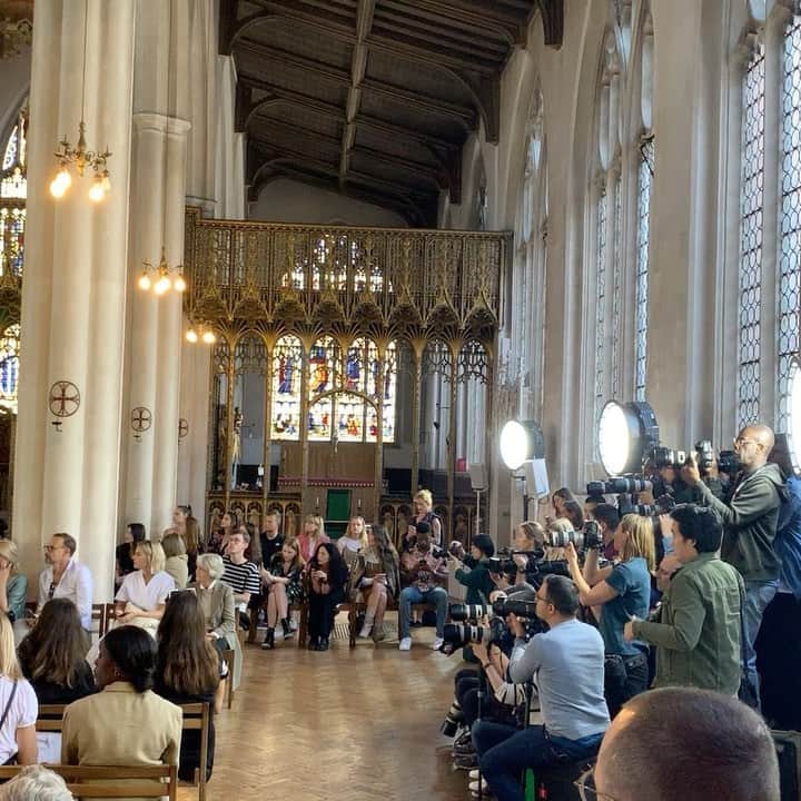 のインスタグラム：「Spring summer 2020 . Show moment . #sharonwauchob #lfw」