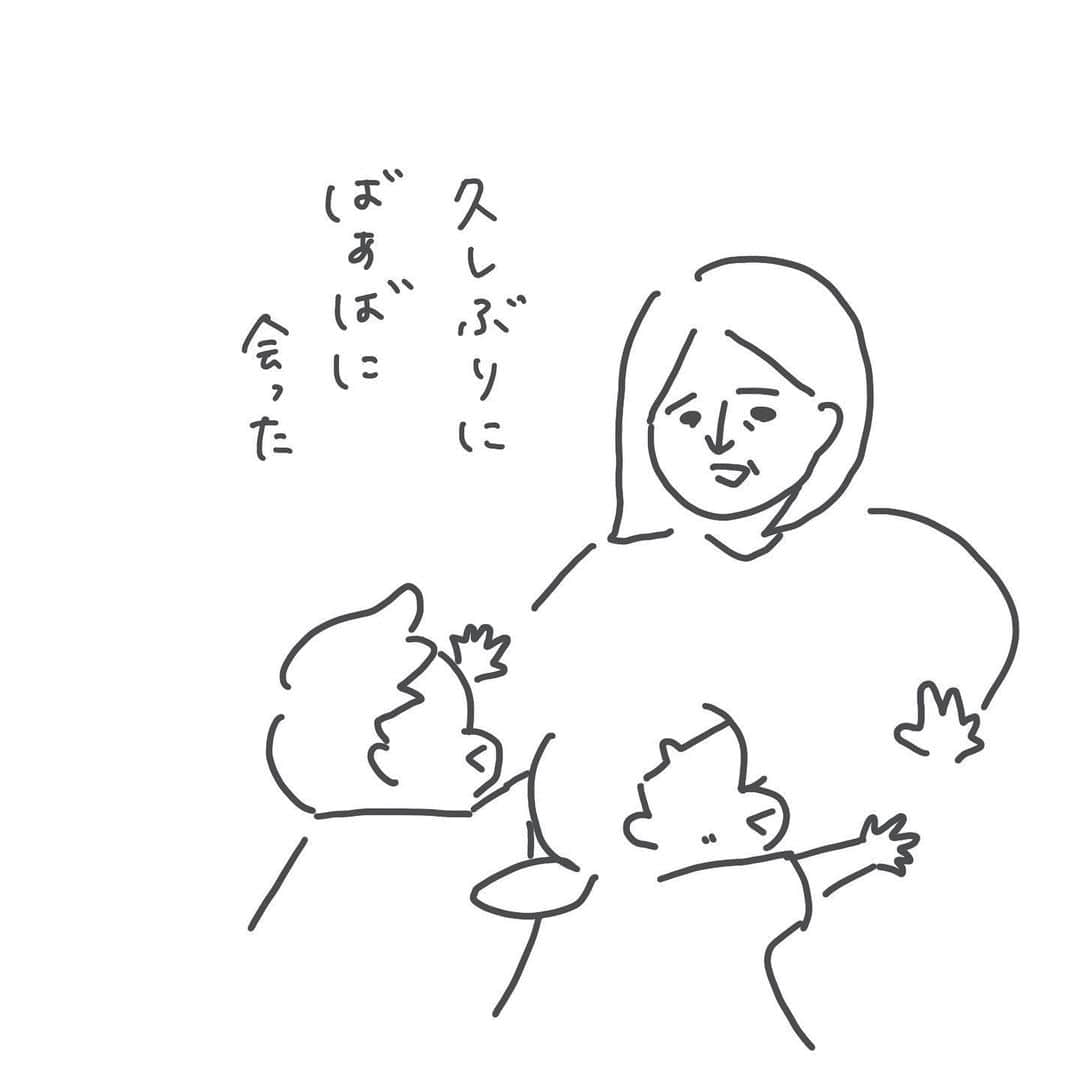 ウラクさんのインスタグラム写真 - (ウラクInstagram)「ばばに 長生きしてほしいムスメ👵 #ミエコ #ばぁばと孫」5月31日 8時15分 - ulaq_twins
