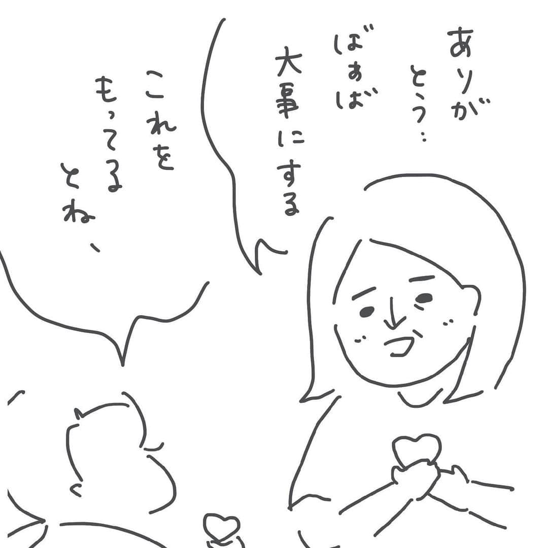 ウラクさんのインスタグラム写真 - (ウラクInstagram)「ばばに 長生きしてほしいムスメ👵 #ミエコ #ばぁばと孫」5月31日 8時15分 - ulaq_twins
