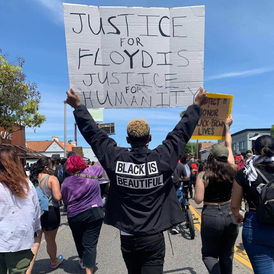 Lil Buckさんのインスタグラム写真 - (Lil BuckInstagram)「In the name of #GeorgeFloyd and #BreonnaTaylor I Joined @blklivesmatter in LA. The police started shooting rubber bullets into the crowd after a while but My lady and I are alright. We left after it got crazy because these days, the police feel they need a reason to do harm to US. No matter, We Will Not Be Silenced! #NoJusticeNoPeace ##GeorgeFloyd #BreonnaTaylor #blacklivesmatter #blackisbeautiful」5月31日 8時44分 - lilbuckdalegend