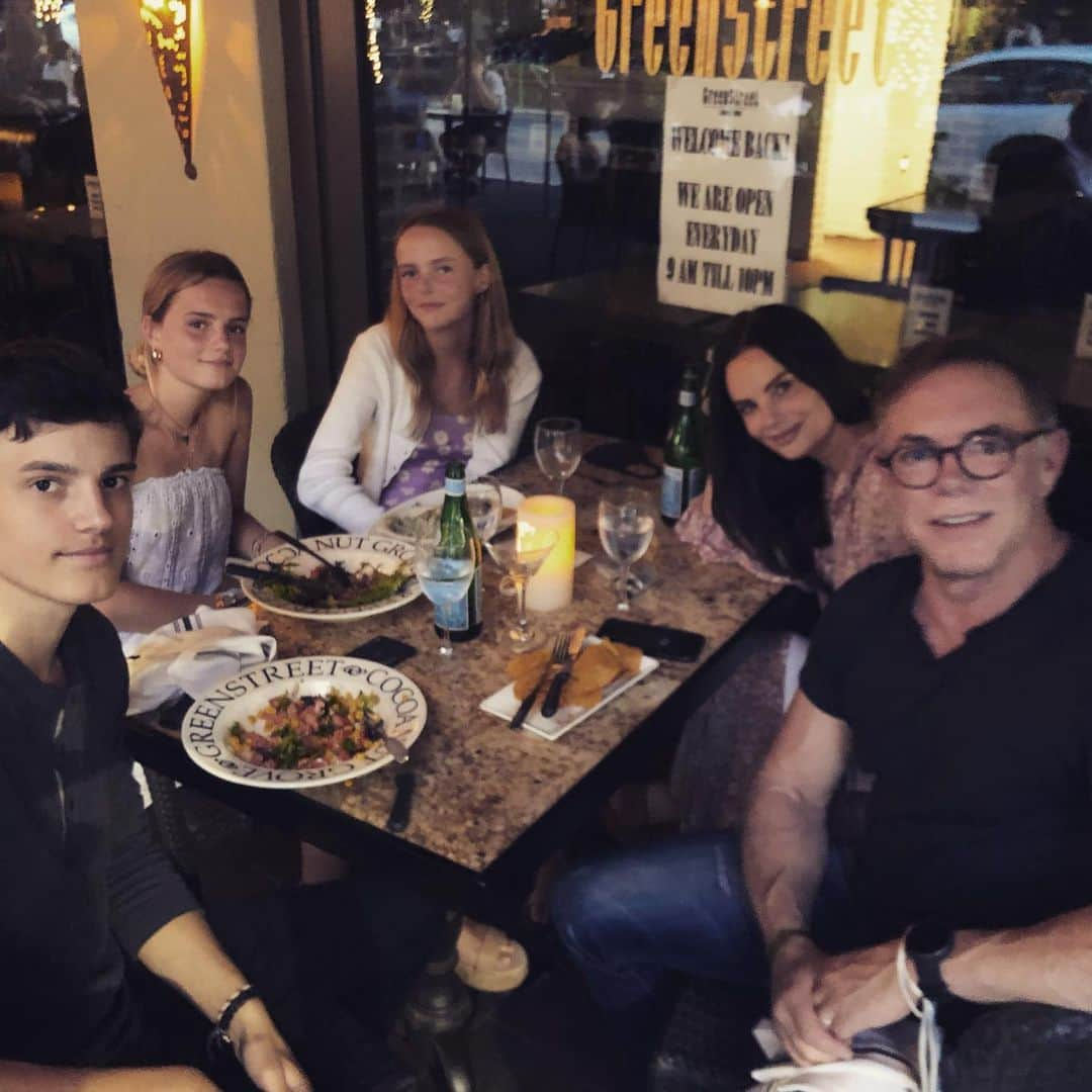 ガブリエル・アンウォーさんのインスタグラム写真 - (ガブリエル・アンウォーInstagram)「Supporting local business #coconutgrove free from captivity! @greenstreetcafe @shareefmalnik @hugocverea @paisleyverea @ameliasanf」5月31日 9時08分 - gabrielleanwar