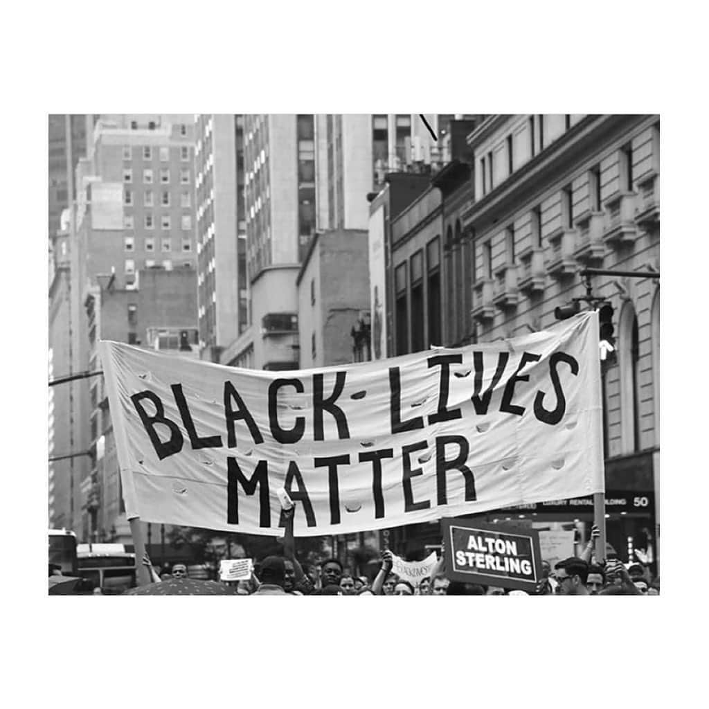 中井ノエミのインスタグラム：「If you’re not working for justice, stop calling for peace. As white people, we need to listen. Educate ourselves. Be a voice in ending police brutality. Challenge power structures that seek to deny the voices of black people.  If we believe in something higher than ourselves, let’s ask ourselves how we personally contribute to oppressive consciousness, face up to our prejudices, and endeavour to be part of the solution. . Check out fabulous actor @northcotej’s insta bio for a list of resources against racism.  #justiceforgeorgefloyd #blacklivesmatter #speakup #icantbreathe #timetochange」