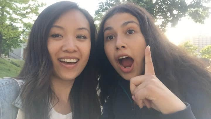 エレン・ウォンのインスタグラム：「Me and @apachita_ take over @thatsawsm in TORONTO tomorrow, and more! I was so lucky to meet Apachita, she is a gem who opened her heart to me about growing up as an Indigenous youth in Canada. Her shining soul will capture your hearts, as it did mine. She is also as gentle as she is a fearless edge walker...literally! I’m so happy we overcame our fears together of walking on the edge of the @cntower 356m/1168ft (116 storeys) above the ground! Would not have been able to do this without you @apachita_  xoxo Spoiler alert: we live to tell the tale! Sun May 31 @ 10:30am  Mon June 1 @ 3:30pm ET  @aptn_ca  Please check it out if you can! More to come xo」