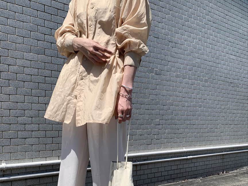 Mie Kawanoのインスタグラム：「新しいシャツとバングルで 久しぶりのnailへ shirt＆bangle @canaljean」