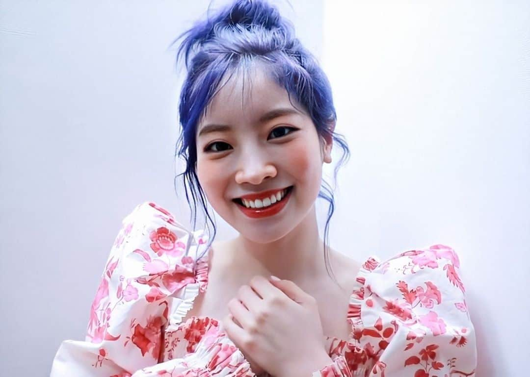 ダヒョンさんのインスタグラム写真 - (ダヒョンInstagram)「good morning!! tomorrow’s twice comeback day 💙 ⠀⠀⠀ ⠀  #dahyun #ダヒョン #多賢 #다현 #트와이스 #twice #トゥワイス ©️dahyunpie // twitter」5月31日 10時49分 - dahyun_98