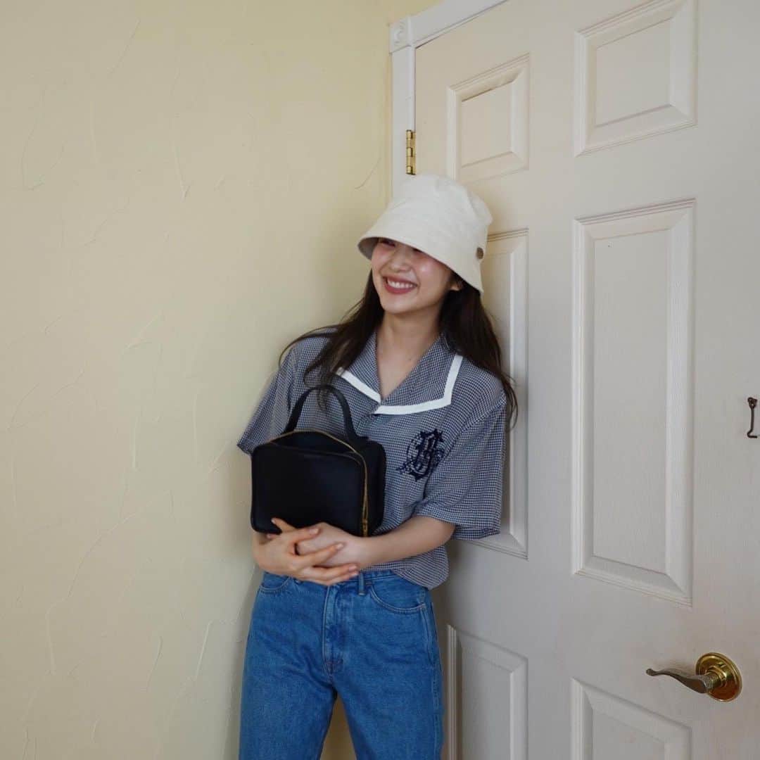 佐藤優津季のインスタグラム：「🤍🤍🤍🤍🤍🤍 #hat#ca4la#カシラ　 #shirts#vintage  #denim#urvin#アービン　 #bag#lifestylist #ライフスタイリスト」