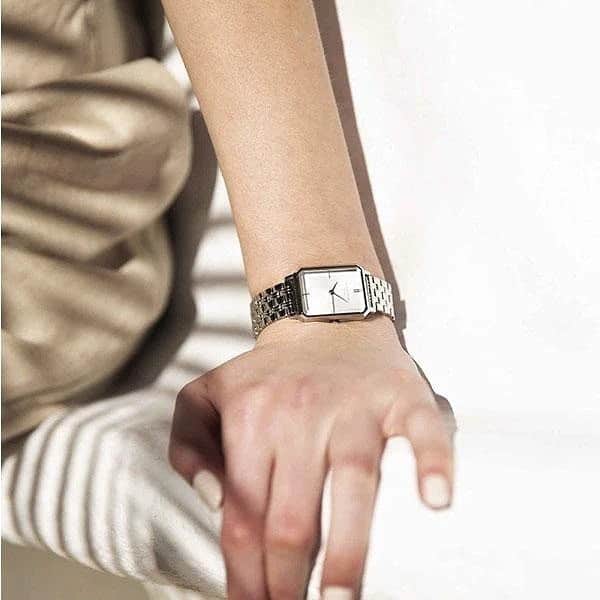 TiCTACさんのインスタグラム写真 - (TiCTACInstagram)「「ROSEFIELD」¥17,000+tax  オランダの機能的なデザインとニューヨークの現代的な感性が融合した美しい腕時計、ローズフィールド。グロッシーなリンクブレスレットの新作「ELLESコレクション」、手元にリュクスな印象を加えてくれます。 #rosefield #rosefieldwatches  #ローズフィールド #rosefieldmoment  #rosefieldwatch #手元 #手元美人  #手元コーデ  #手元くら部  #手元倶楽部  #手元のおしゃれ  #おしゃれな人は手元がすてき #誕生日プレゼント時計 #記念日プレゼント時計 #成人祝い #成人祝い時計 #tictacwatchshop #クリスマスプレゼント時計 #ネイルと時計 #時計とネイル #オトナ女子コーデ #大人女子コーデ #時計クリスマスプレゼント #母の日ギフト  #母の日プレゼント  #母の日のプレゼント ・ 【店舗臨時休業のお知らせ】多くの店舗がまだ臨時休業しており、営業を再開した店舗につきましても時間を短縮して営業しております。オンラインストアにつきましては通常通り営業を継続しております。」5月31日 11時26分 - tictac_press