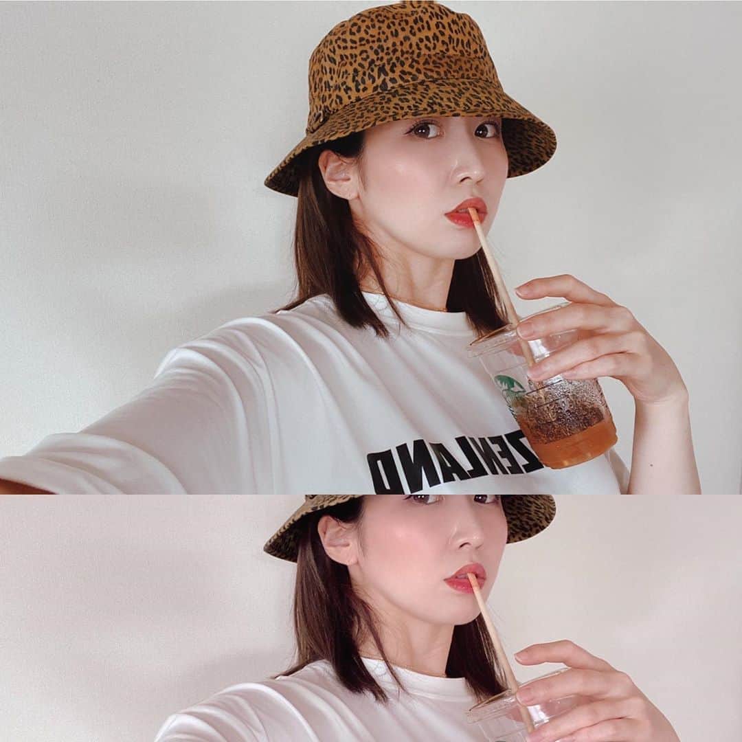 のインスタグラム：「お家でカフェ気分❤︎ . . . 自粛期間で自睫毛になれて 育毛してたらおもった以上に 伸びたので思い切ってエクステ卒業☺️ . . いつもお世話になってる @salon__ef__official  エクステよりもちもいいし しばらくは頻繁に美容時間 作れないと思ったので この機会に#まつげパーマ にしてもらったよ！ マツエクに比べたらやはり目力は ないから顔は薄いけど 自分的には満足✌️ もうすこし育毛がんばろう！！！ . . 入店する際の消毒、検温と徹底した衛生管理の元で安心して受けられました！自粛が始まってから丸2か月。 もうこの新しい生活スタイルを 当たり前のものにしていかないとね。 スーパーと近所をお散歩しか ずっとできなかったから久しぶりに 気分転換になりました🌈 . . . . 前みたいな生活にすぐ戻るには なかなかすぐは難しいけど 少しずつ戻れることを願って…💕 . . . あ。#エスビューティークリニック  にも、そろそろいきたいな💖」