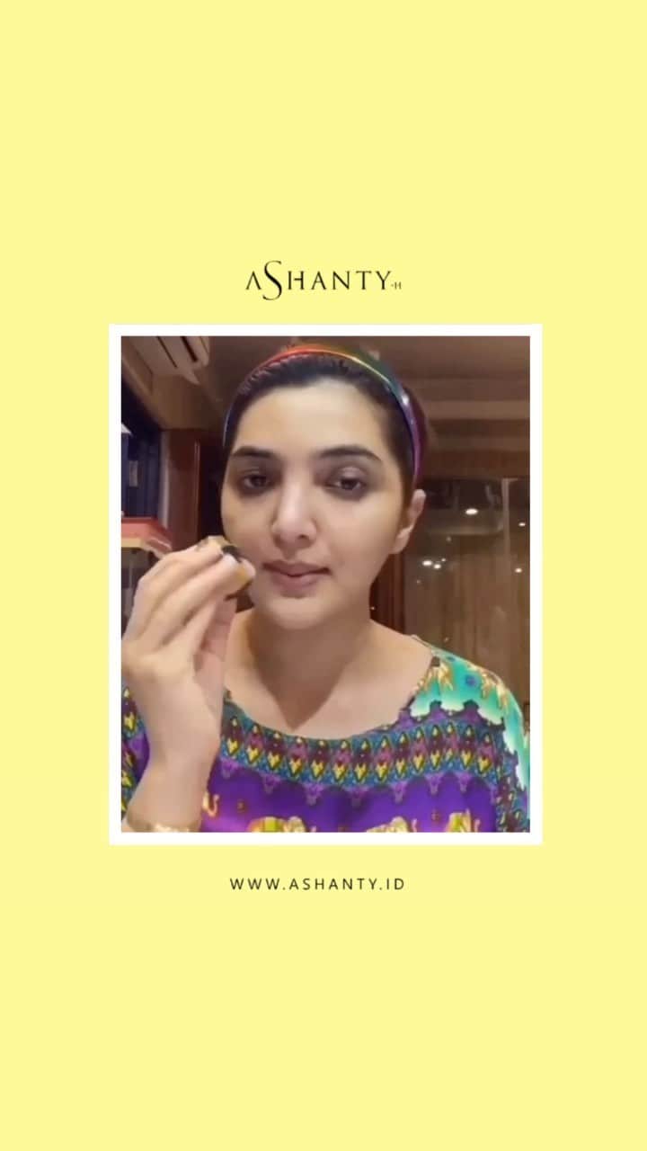 ASHANTY BEAUTY CREAM OFFICIALのインスタグラム：「Solusi terbaik untuk dapatkan wajah cerah berseri, lembut, lembab, kencang, kenyal dan terbebas dari penuaan dini pada kulit wajah. Rutin menggunakan Ashanty Beauty  Cream akan memberikan hasil yang maksimal pada kulit wajah ✨  ______________________________ Informasi dan pemesanan Ashanty Beauty Cream Chat Via WA : 📱 081293823950 📱 085781140354 📱 087778489900 📱 081287388885 ⚡️ Fast Respons Click Link On Bio Instagram @ashantyid ❣️ ______________________________ #ashantybeautycream #creamashanty #skincareashanty #skincare #skincareartis #skincarelokal #creamwajah #creamperawatanwajah #obatjerawat #jerawat #kosmetik #krimwajah #creamwajah #whiteningcream #ashantyid #ashanty」