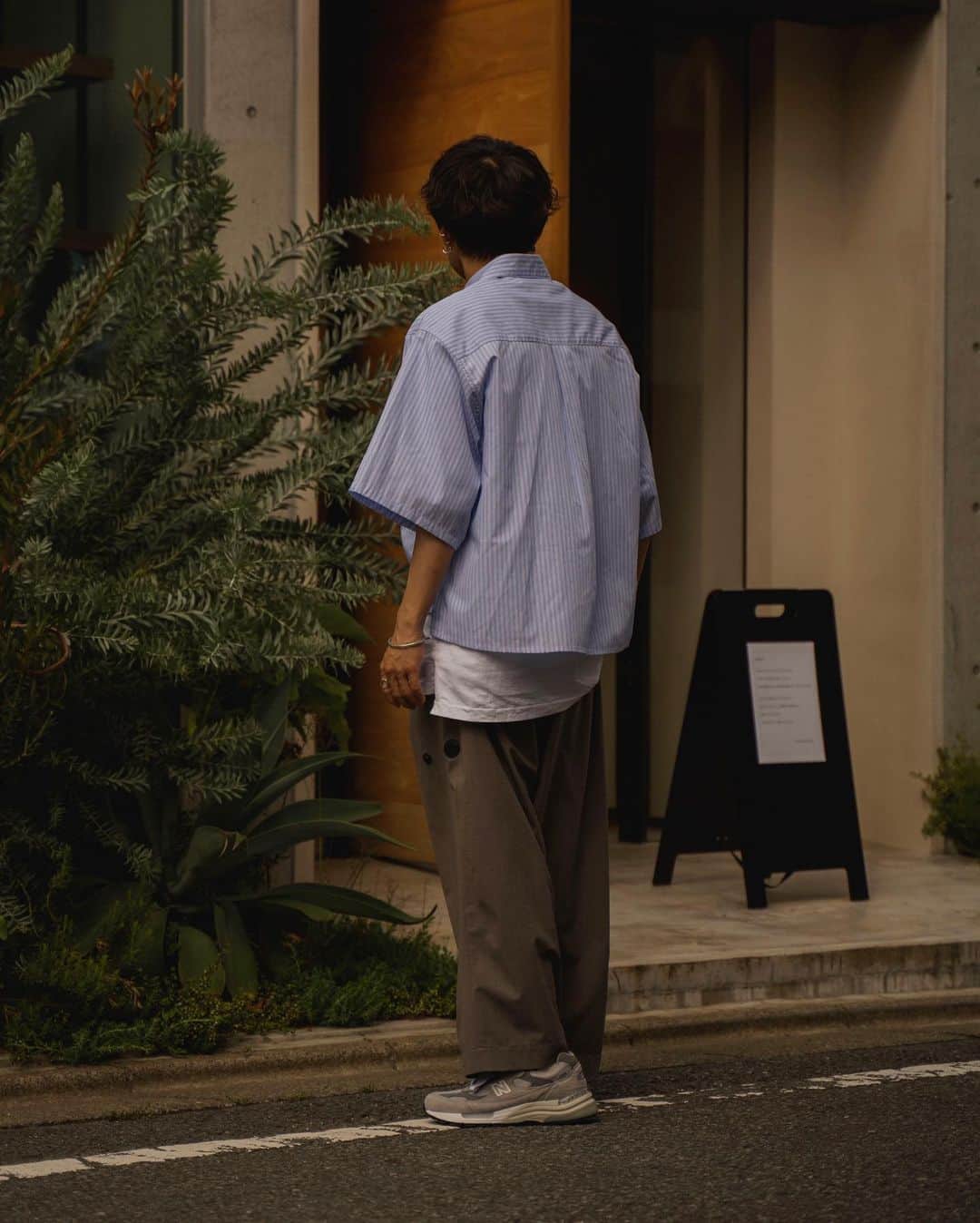 Ryoさんのインスタグラム写真 - (RyoInstagram)「ㅤㅤㅤㅤㅤㅤㅤㅤㅤㅤㅤㅤㅤ 最近長い丈も好きだけど、 夏は、ショートレングスの方が バランスがいい、気がする🙄 ㅤㅤㅤㅤㅤㅤㅤㅤㅤㅤㅤㅤㅤ shirt:#ryotakashima tee:#sunsea pants:#rams shoes:#newbalance992」5月31日 11時49分 - ryo__takashima