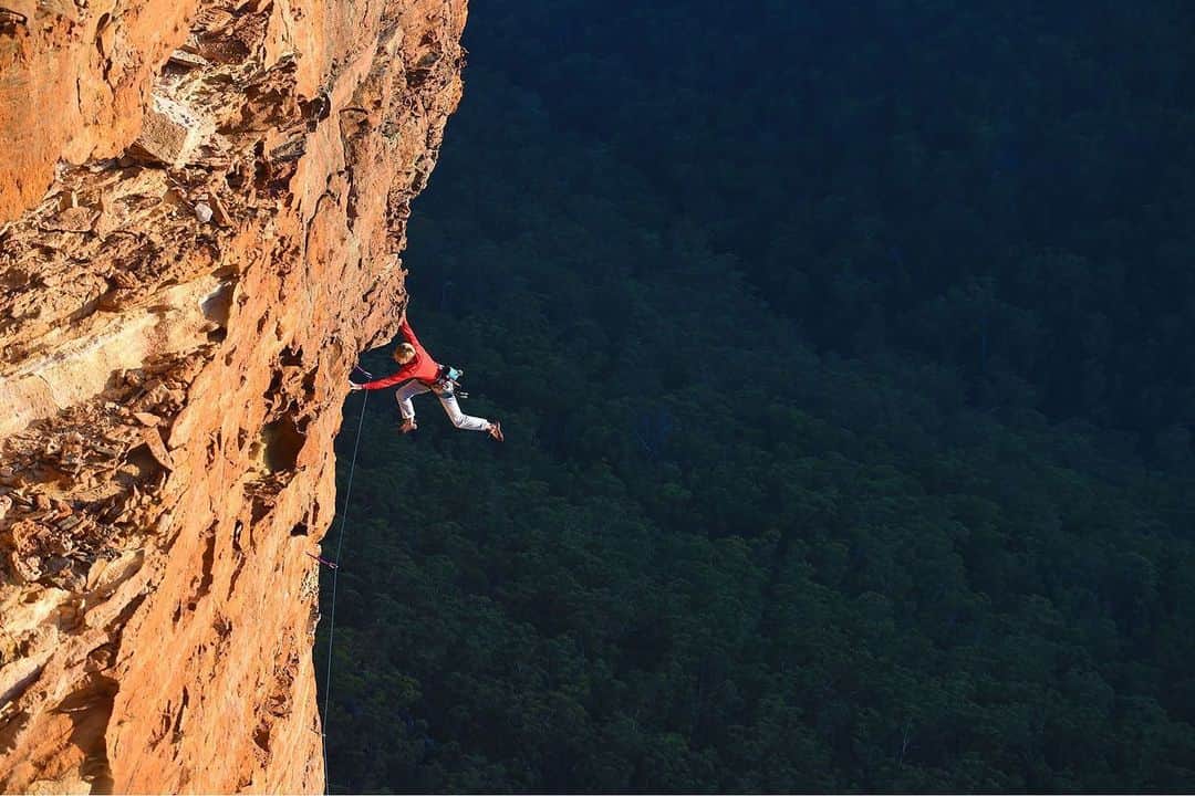 Nikon Australiaさんのインスタグラム写真 - (Nikon AustraliaInstagram)「Join Australia’s top freelance Sports Photographer and Nikon Ambassador, @dellyphotoninja on Wednesday, June 3rd, for an online seminar. ⁣ ⁣ You’ll get exclusive insight into the life of a professional sports photographer, his choice of Nikon equipment and the techniques used to capture award winning images. ⁣ ⁣ Secure your sport via the link in our bio!⁣ ⁣ #Nikon #MyNikonLife #NikonAustralia #SportsPhotography #Sports」5月31日 12時01分 - nikonaustralia