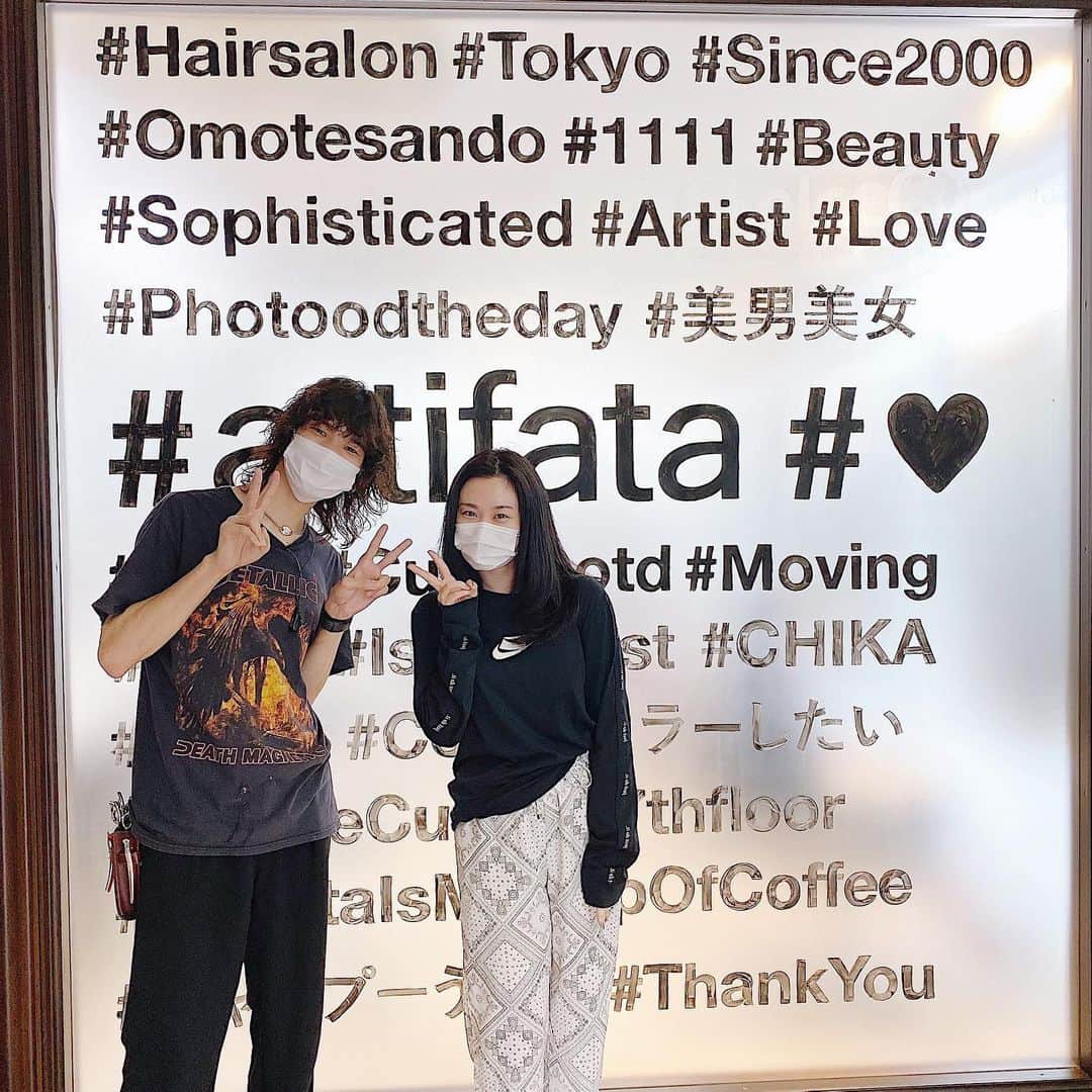 鈴木芳奈のインスタグラム：「やっといけたー！！！ いつもお世話になってる #artifata さんに髪を綺麗にしてもらってきました〜♪ 私の担当の方がお休みで、でも撮影迫ってるので急遽寺嶋さんが担当してくれたよ☆ 店舗が移転するらしく、その前に行けてよかった〜 ありがとう〜〜 #hairsalon #tokyo #omotesando #beauty #thankyou」
