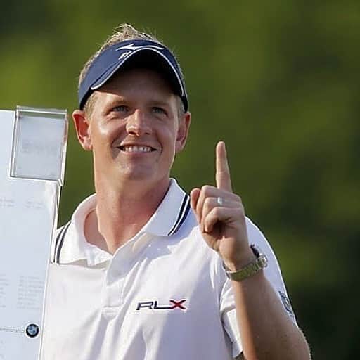 ルーク・ドナルドのインスタグラム：「I’m a day late but 9 years ago yesterday I won the BMW PGA Championship and got to #1 in the world. I never dreamt about being the best but I knew I had a talent and I knew if I worked hard I could maximize my strengths. I have never been the longest driver, the straightest driver, the strongest mentally etc, but I always knew what my strengths were & worked hard to be the best at what I could control!  For all the juniors who follow me, figure out what you are great at and be even greater at it - work on your weaknesses but never neglect what makes you great! Nothing can ever substitute hard work. Period!  With everything that is happening right now, looking back on this makes me even more appreciative to have had so many family and friends walking around, supporting me and celebrating this victory with me - I couldn’t have been more blessed to have accomplished this feat where so many friends and family were able to come watch me and enjoy this moment with me.  I can’t thank enough all those that got me to this point, it certainly wasn’t a solo effort, I will always remember this moment as the greatest achievement in my career and something I am eternally grateful for. #tb #flashbackfriday #no.1 #56weeks☝🏼」