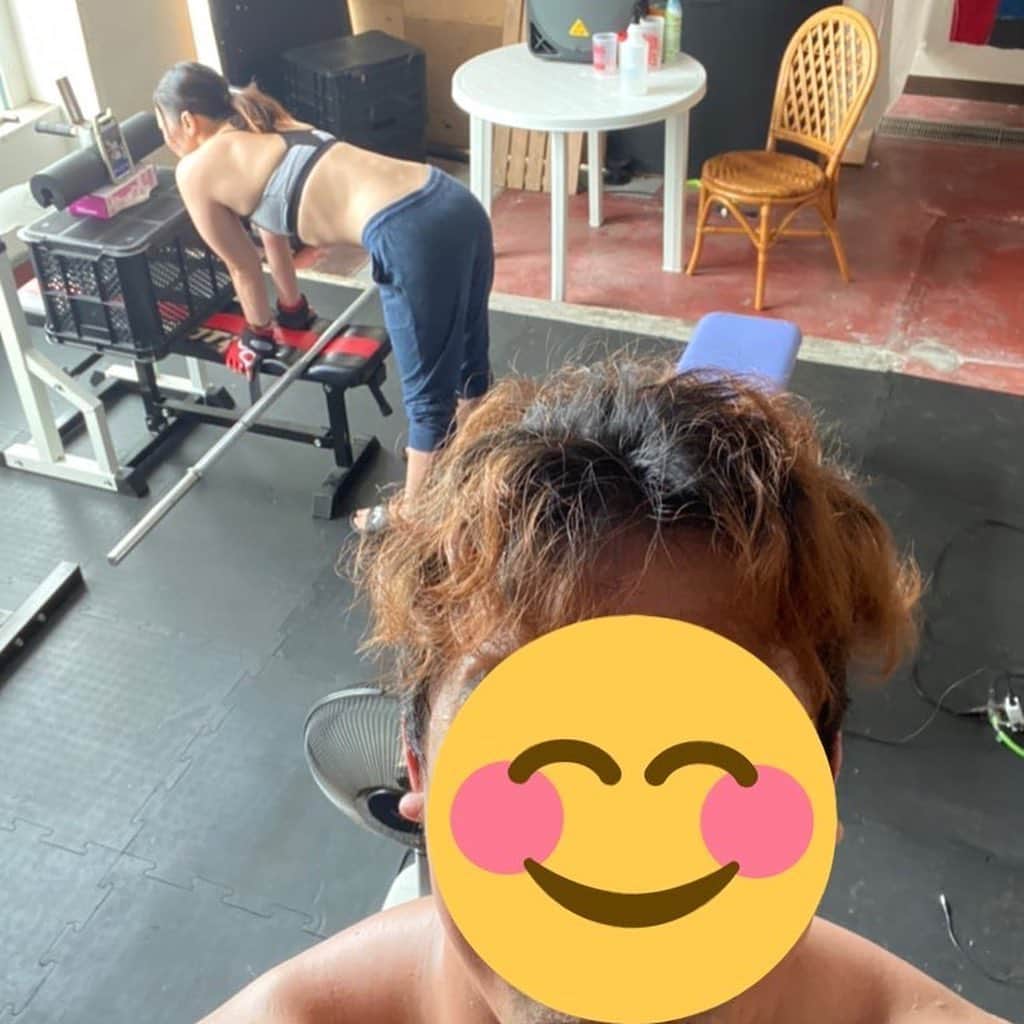 GOSAMARUのインスタグラム：「筋トレ終了〜！！ 僕にはフィジークの身体になるのは無理と諦めた日(笑) それよりも、もっと大きくなるように練習しようと思ったのであります🙇‍♂️ 外人やスーパーヘビーにも負けない身体になれるように！ #沖縄 #筋トレ #琉ドラ #rd_pw #GOSAMARU #フィジーク #向いてない」