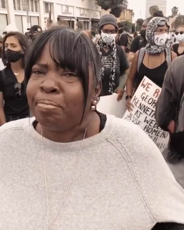 Paul Octaviousのインスタグラム：「For Miss Rita by @itskelechi - “Miss Rita and I met at the protest today. And we cried in each other’s arms. TWO STRANGERS EMBRACED IN TEARS. THIS IS NOT OK. She spoke truth to power.  Listen to her words. “...A black man being murderered on the street and I’m supposed to be ok with that?! I’m not ok with that!” #BlackLivesMatter ✊🏾❤️ #laprotest #justiceforgeorgefloyd #lgbt #socialjustice #strongblackwoman #blackpower #blackwoman #protest #blackandproud #cnn #msnbc #obama #liberal」