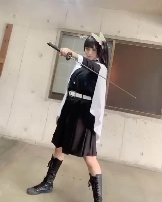 CYBERJAPAN Staffのインスタグラム：「@modelpress さんの記事にも取り上げて頂きました！ 🔎 https://t.co/waWCvTeW2x . @cjd_kozue  花の呼吸🌸 栗花落カナヲちゃん⚔️🔥🦋 . . コスプレはとある企画でお披露目したかったんだけど... 鬼滅の刃終わっちゃったから、、、 急いでインスタでお披露目だよ🦋💕 . . カナヲちゃんと戦ってくれる方いないかなあ?⚔️ YouTubeでコラボしてるのあって私も混ぜてほしい...🥺💕！ 誰か鬼滅の刃ごっこしよ〜？✊笑 . . #cyberjapan #サイバージャパン　#殺陣　#鬼滅の刃　#栗花落カナヲ  #カナヲ #剣舞　#コスプレ」