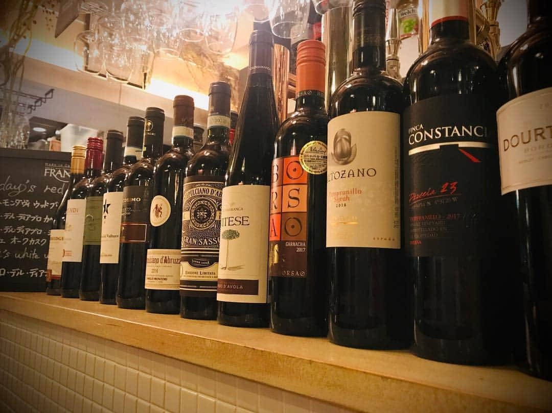 肉talian 金山店さんのインスタグラム写真 - (肉talian 金山店Instagram)「肉talian、営業再開します🍖🍷 . . 緊急事態宣言に伴い、約1ヶ月半休業していましたが、明日6月1日から営業を再開します✌️ テイクアウトも始めます🍝冷製パスタなど暑くなってきた今にぴったり！金山で働く皆さんぜひ！！ . ＊テイクアウト/11:30〜13:30、17:00〜22:00 ＊店内営業/17:00〜22:00(ラストオーダー21:00) ※日曜定休 . やっと営業できる！嬉しい！！ コロナ対策しっかりして、お待ちしてます😆🌻 . #肉talian #肉タリアン #金山 #ワイン #ビーフステーキ #チーズ #金山南口 #名古屋ディナー #金山ディナー #テイクアウト #冷製パスタ #サンドイッチ #スープ .」5月31日 13時36分 - nikutalian_kanayama