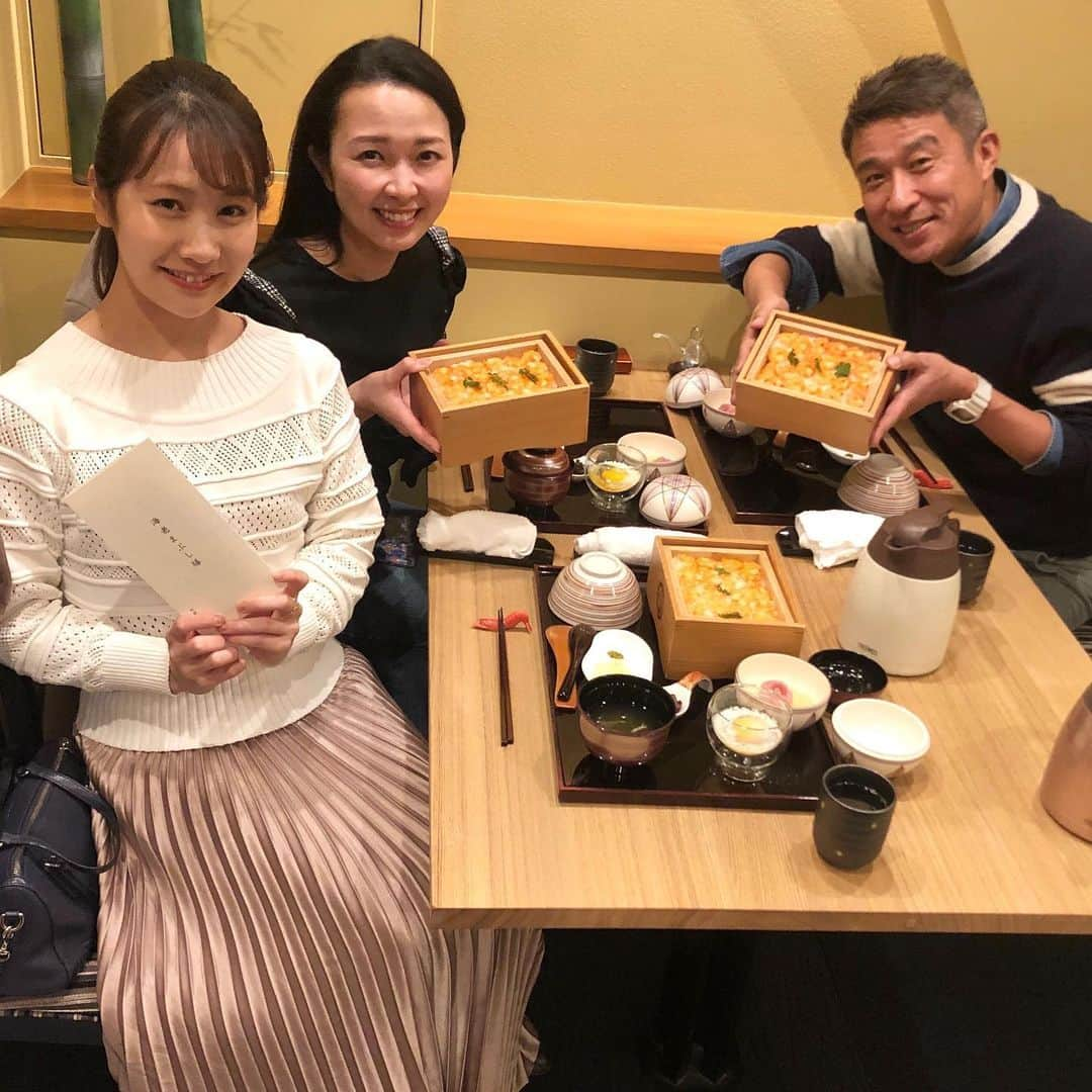 徳重杏奈のインスタグラム：「🏵﻿ 徳重杏奈です。﻿ ﻿ このインスタに載せ忘れていた﻿ 写真があることに気付きました🙇‍♀️﻿ ﻿ 竹田さんが後輩たちに﻿ 気前よくコーヒーを﻿ ご馳走してくれたことは﻿ 皆さんなんとなくお気づきかと思いますが…﻿ ﻿ 我らが裕二さんも﻿ 絶品ご飯をご馳走してくれていました😉﻿ ﻿ ﻿ 名古屋・金山にある﻿ #桂新堂 百福庵の﻿ #海老まぶし膳 🦐🦐🦐﻿ ﻿ 会社の隣の駅にあって﻿ ずっと気になってはいたものの﻿ 行けていなかったお店。﻿ ﻿ 愛知の「県の魚」に認定されている﻿ #車海老 を焼いたものと﻿ 赤海老のそぼろがまぶされたご飯﻿ ﻿ ﻿ 愛知を感じられる味でした😌﻿ ﻿ ﻿ いまは﻿ 食事の提供はお休みしているそうですが﻿ 売店は開いていて﻿ かき氷の提供もされているそうです🍧﻿ ﻿ ﻿ 落ち着いたら﻿ また連れて行ってもらうぞー😙😙😙﻿ ﻿ ﻿ 他に行きたい人はいるかなー？🥳﻿😝 ﻿ ﻿ ﻿ #名古屋めし #名古屋グルメ #佐藤裕二 さん #島津咲苗 ちゃん #名古屋 #メーテレ #アナウンサー #ドデスカ #徳重杏奈 #最後の投稿 #ありがとうございました」