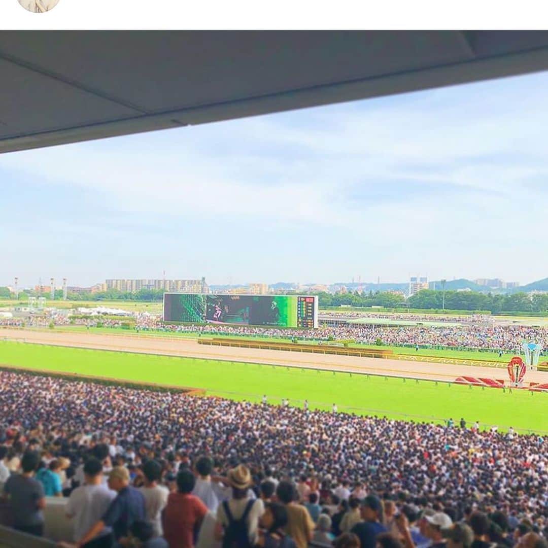 岡部玲子さんのインスタグラム写真 - (岡部玲子Instagram)「写真は昨年の日本ダービー🏇🌹 競走馬にとっては一生に一度しか走ることのできないレース🏇🏇🏇 本来ならば、こんなに、こんなに、沢山のお客様で賑わうのです✨ 今年は無観客での日本ダービーではありますが、3歳世代7262頭の頂点に立つのは🏇⁉️ いよいよ…いよいよですね🥺✨ 皆様も素敵なダービーを🏇🌹✨ #岡部玲子 #タレント　#レポーター　#アナウンサー　#競馬　#競馬キャスター　#女子アナ　#フリーアナウンサー　#日本ダービー　#無観客競馬　#無観客ダービー #一生に一度 #ダービー　#ワクワク　#ドキドキ　#特別な1日　#世代の頂点 #東京競馬場　#talent #reporter #horseracing #announcer #japan #derby #nipponderby #stayhome #stayderby #smile #happy」5月31日 13時51分 - reiko_okabe