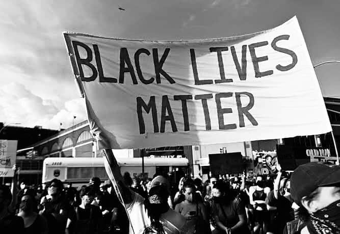 Naa Anangさんのインスタグラム写真 - (Naa AnangInstagram)「EDITED: because a few people have misunderstood what I was trying to say in this post 1. racism does exist and I have experienced it. 2. While I may not agree with everything the BLM organisation stands for I stand with BLACK people and support any cause that endeavours to bring equity and peace. 3. There is no ‘but’ to equality and justice.  4. Education is key. Please take the time to find reputable sources on YOUR journey towards a better understanding  Racism. I’ve never felt qualified to talk about this topic because I’ve had the privilege of growing up in Australia. But at this point, silence feels like betrayal and it feels wrong not to use the breath I do have to say something. ⠀⠀⠀⠀⠀⠀⠀⠀⠀ I’ve never had to worry about being shot while going for a run, nor worry about my family members making it home. However, though I live somewhere different I don’t look any different and that’s a scary reality to think about. I don’t want to add to the noise or make you pity me, I know I’m not a victim. But I do want to compel you. ⠀⠀⠀⠀⠀⠀⠀⠀⠀ Compel you to change, to think twice about making that racist joke or using the n word, to stop assuming every black person is a refugee, to stop saying “I’m not racist, I have a black friend”, to think about how you raise your children, to think about the world we’re all living in and if you’re happy with the contribution you make to it. ⠀⠀⠀⠀⠀⠀⠀⠀⠀ I don’t have the answers to solving this issue (if you have any practical and useful ideas please comment below), but I know for sure that #ivehadenough. ⠀⠀⠀⠀⠀⠀⠀⠀⠀ So this is my question to you: when the time comes, what will you do?」5月31日 14時27分 - ohyeahnaa