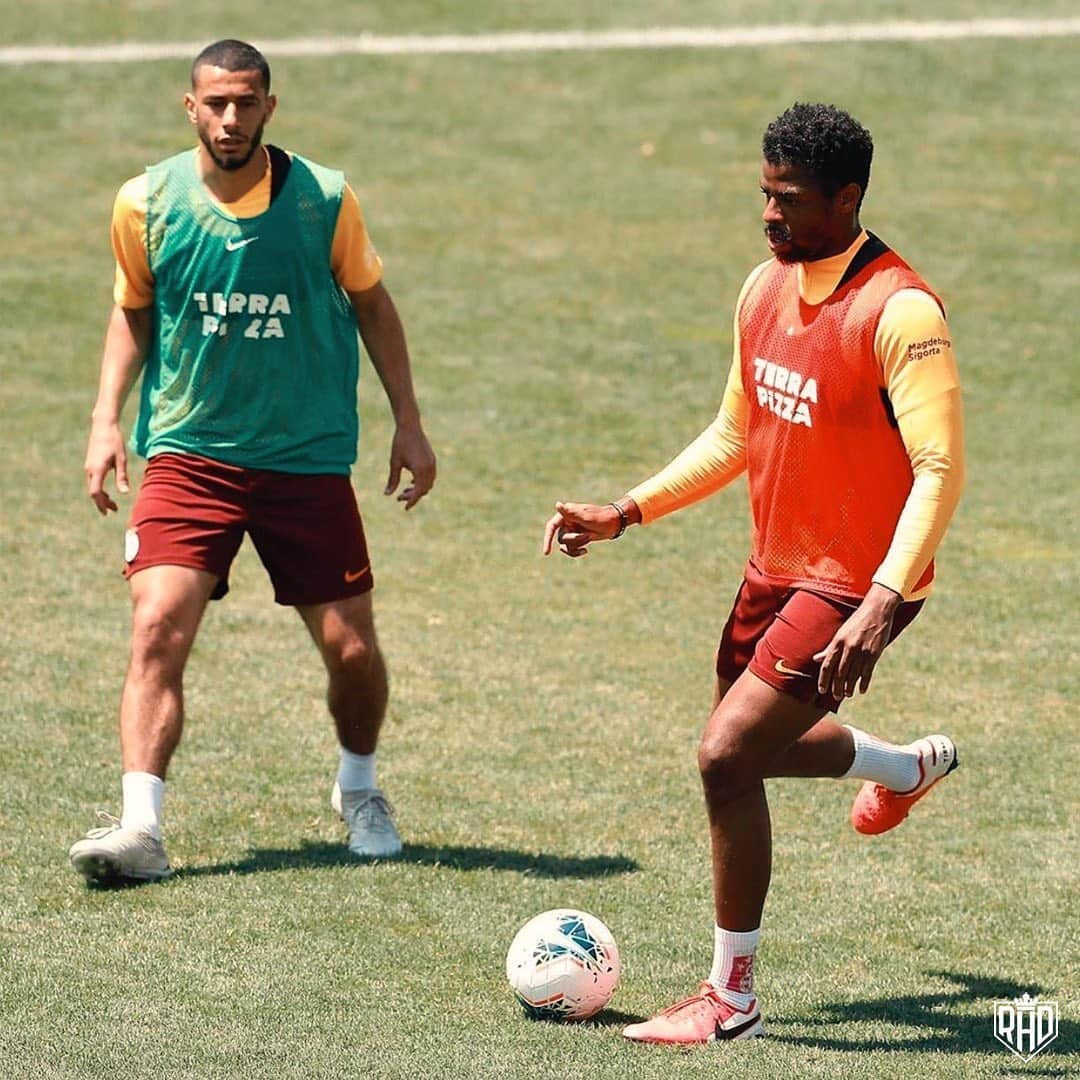 ライアン・ドンクのインスタグラム：「Top bende yaklashmayin ⚽️」