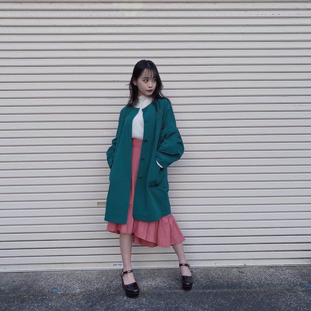 横山結衣のインスタグラム：「かわいいお洋服〜  これでセルフプロデュース生写真とったから是非チェックしてね  かわいい緑とピンクちゃん」