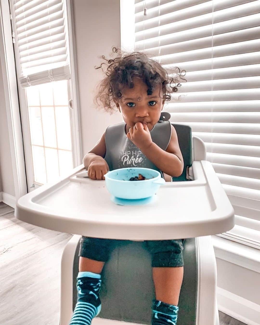 nunaさんのインスタグラム写真 - (nunaInstagram)「Big eater. Messy eater. Playful eater. It’s all good with ZAAZ at the table. ZAAZ is more compact than most high chairs, so it’s easier to slide right up to the table. And since food is to kids what paint was to Picasso, we’ve made sure it’s super easy to clean. 📸: @jasminenashay thank you for sharing!」6月1日 0時00分 - nuna_usa