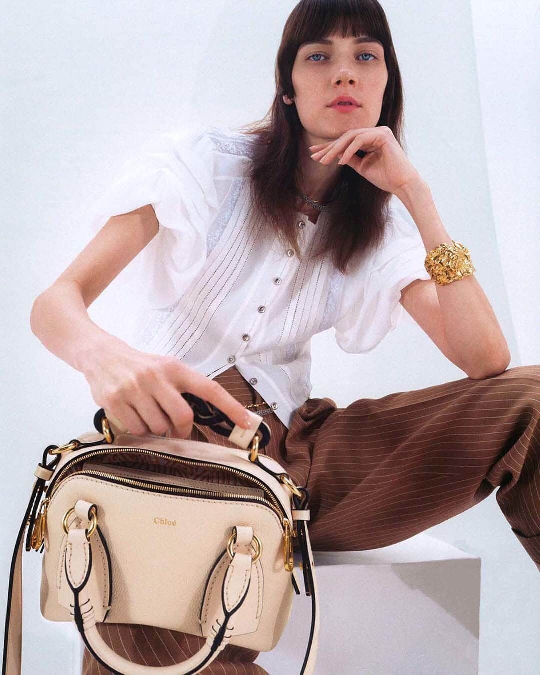 Chloéさんのインスタグラム写真 - (ChloéInstagram)「The new Daria bag and looks from the #CHLOEss20 collection were featured in the pages of @HarpersBazaarJapan on model Liene Podina (@Llienee). Photographed by Masami Naruo (@MasamiNaruo) with styling by Yoko Kageyama (@YohkoKageyama)  Shop the latest arrivals in boutiques and on chloe.com  #CHLOEgirls #CHLOE」6月1日 0時01分 - chloe