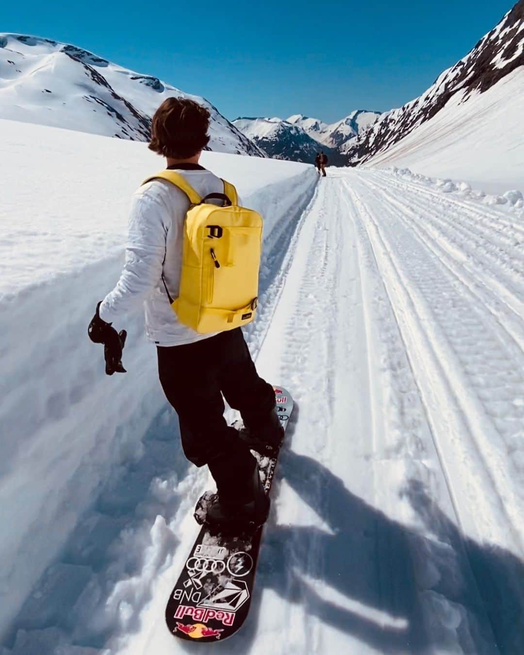 マルクス・クリーブランドさんのインスタグラム写真 - (マルクス・クリーブランドInstagram)「Exciting day’s ahead🥂 #snowboarding #spreadyourwiiings」6月1日 0時04分 - marcuskleveland